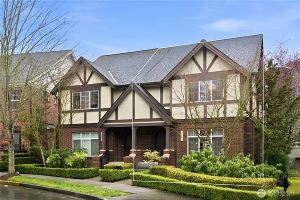 $1,198,000 | 2557 Northeast Park Drive, Issaquah, WA 98029