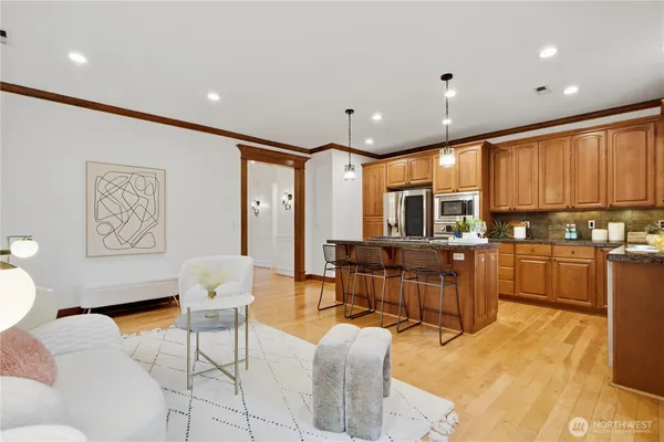 $1,198,000 | 2557 Northeast Park Drive, Issaquah, WA 98029