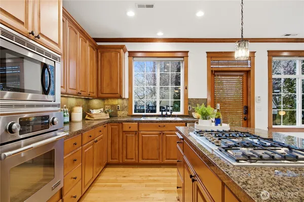 $1,198,000 | 2557 Northeast Park Drive, Issaquah, WA 98029