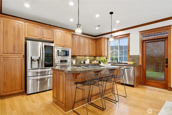 $1,198,000 | 2557 Northeast Park Drive, Issaquah, WA 98029