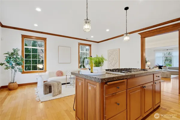 $1,198,000 | 2557 Northeast Park Drive, Issaquah, WA 98029