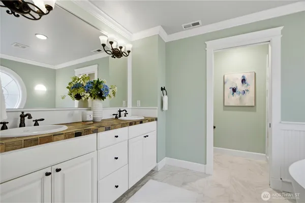 $1,198,000 | 2557 Northeast Park Drive, Issaquah, WA 98029