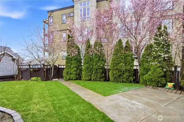 $1,198,000 | 2557 Northeast Park Drive, Issaquah, WA 98029