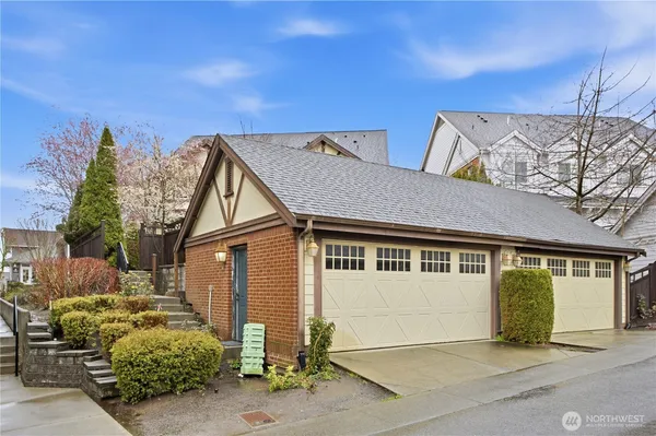 $1,198,000 | 2557 Northeast Park Drive, Issaquah, WA 98029