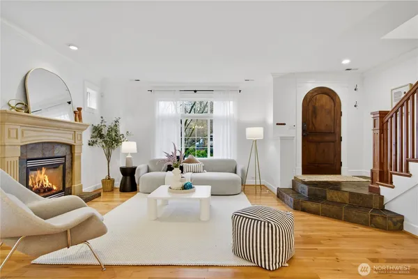 $1,198,000 | 2557 Northeast Park Drive, Issaquah, WA 98029