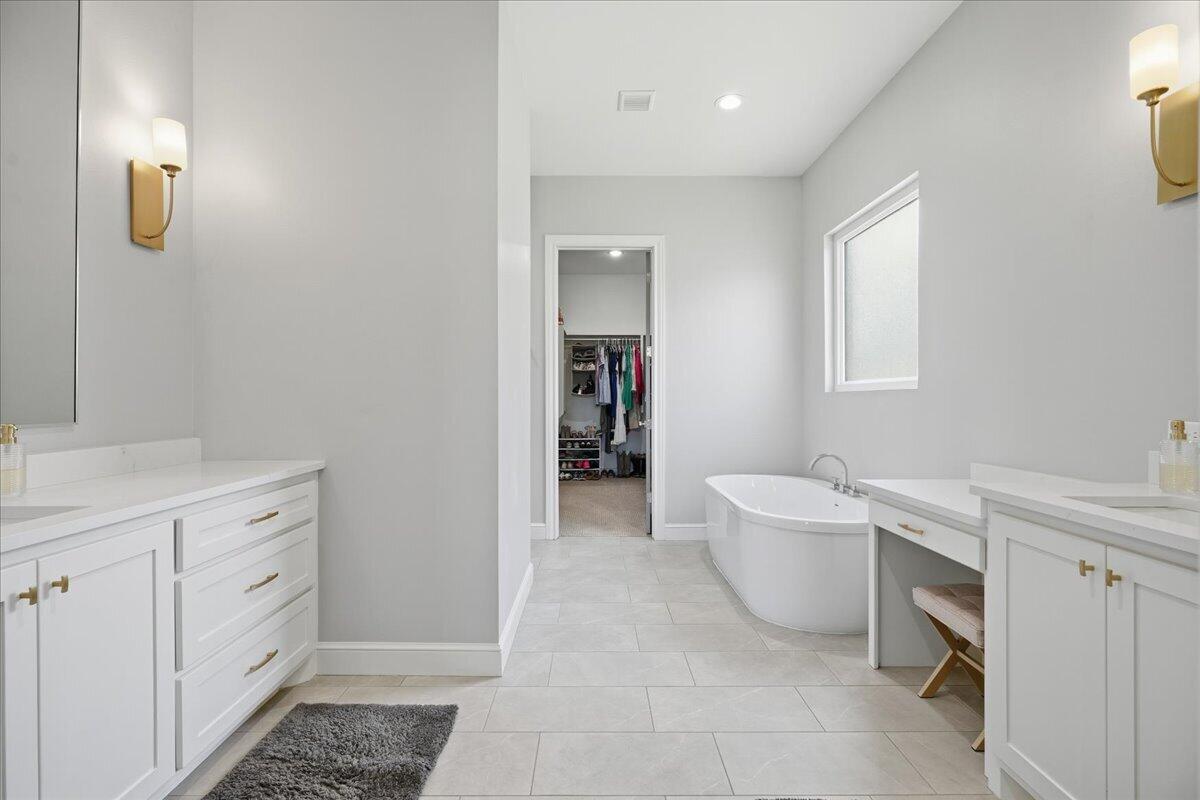 4506 140th Street Lubbock, TX 79424 - Photo 31 of 62 a bathroom with a sink a toilet and a tub