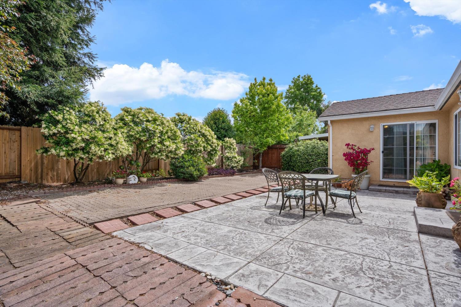 971 Eleanor Avenue Rohnert Park, CA 94928 - Photo 2 of 25 a view of a tables and chairs in patio