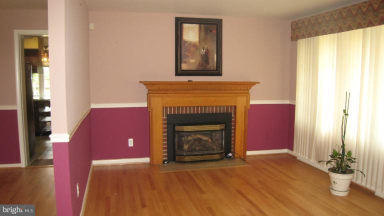 20815 Slidell Road Boyds, MD 20841 - Photo 6 of 28 Living Room