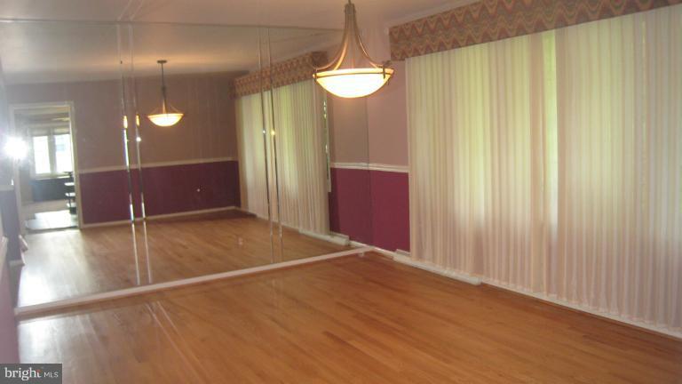 20815 Slidell Road Boyds, MD 20841 - Photo 8 of 28 Dining Room