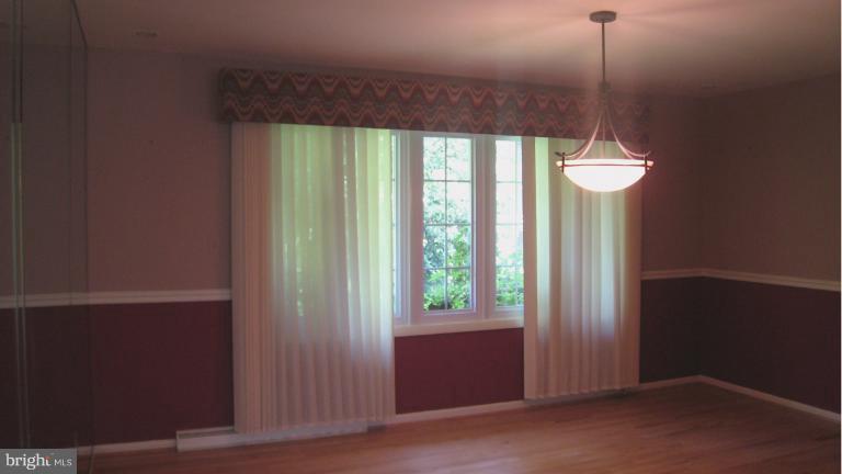 20815 Slidell Road Boyds, MD 20841 - Photo 9 of 28 Dining Room