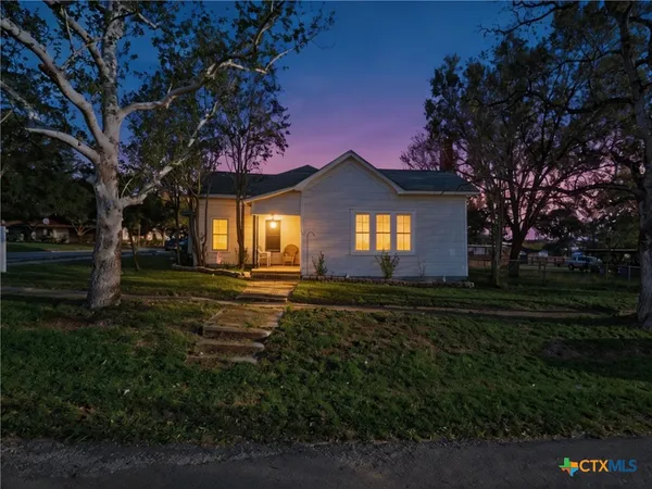 $239,900 | 211 East 4th Street, Nixon, TX 78140