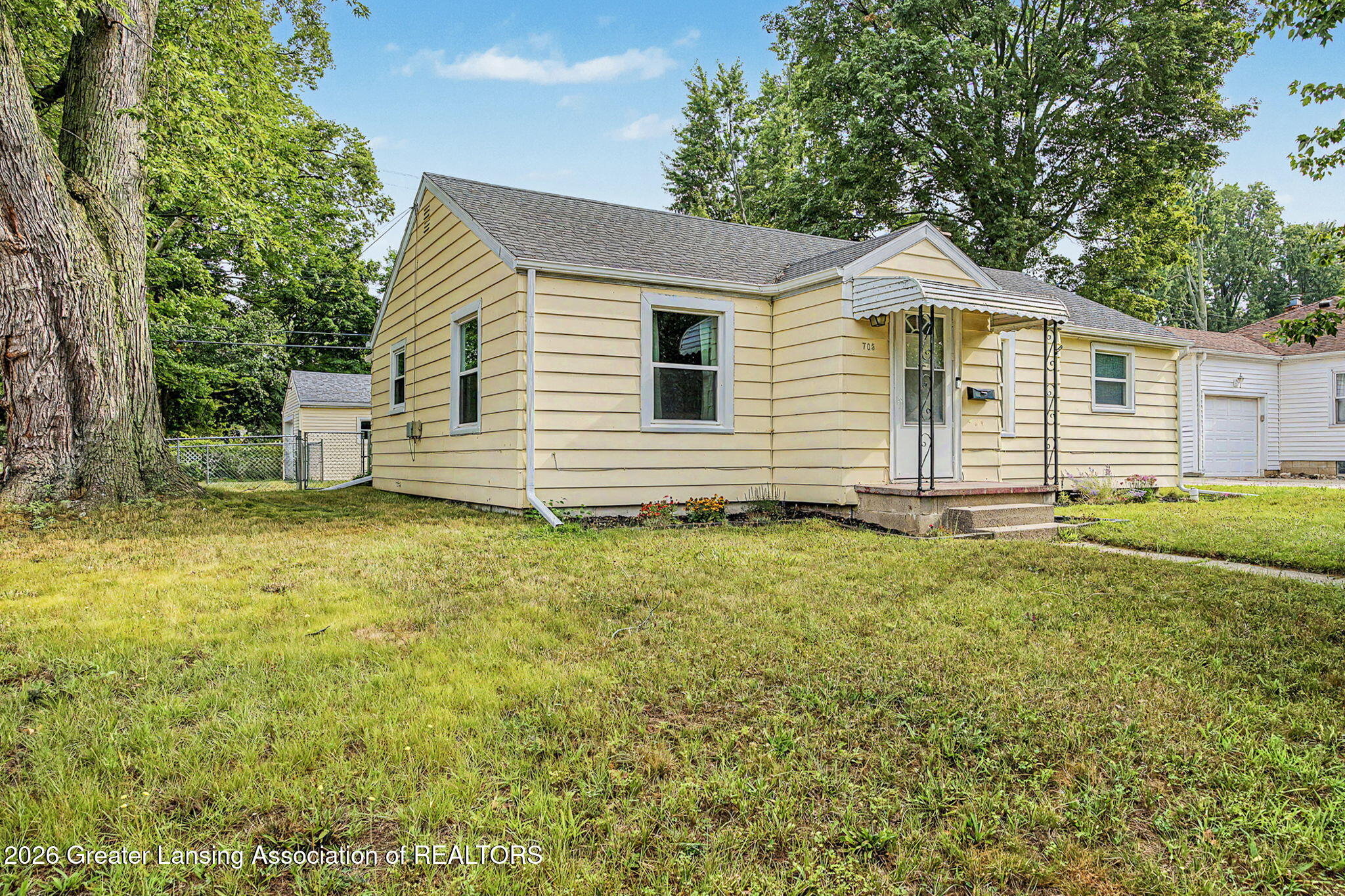 705 Ridgewood Avenue Lansing, MI 48910 - Photo 2 of 37 2-web-or-mls-CQ1A6266