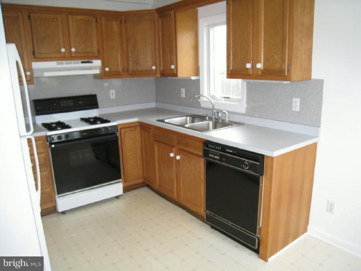 20 Dover Road Hamilton, NJ 08620 - Photo 4 of 12 Gallery Image 4