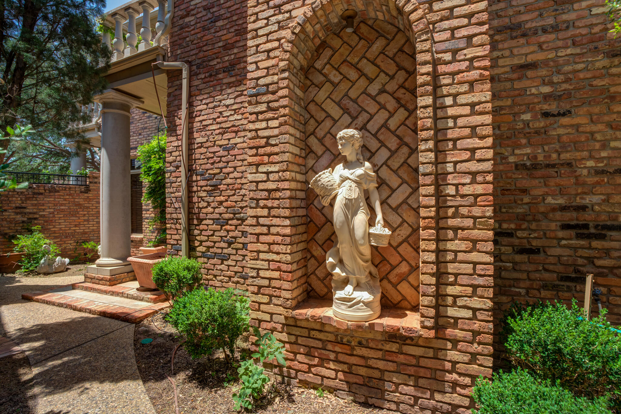 8901 York Place Lubbock, TX 79424 - Photo 43 of 45 a view of a door and chair