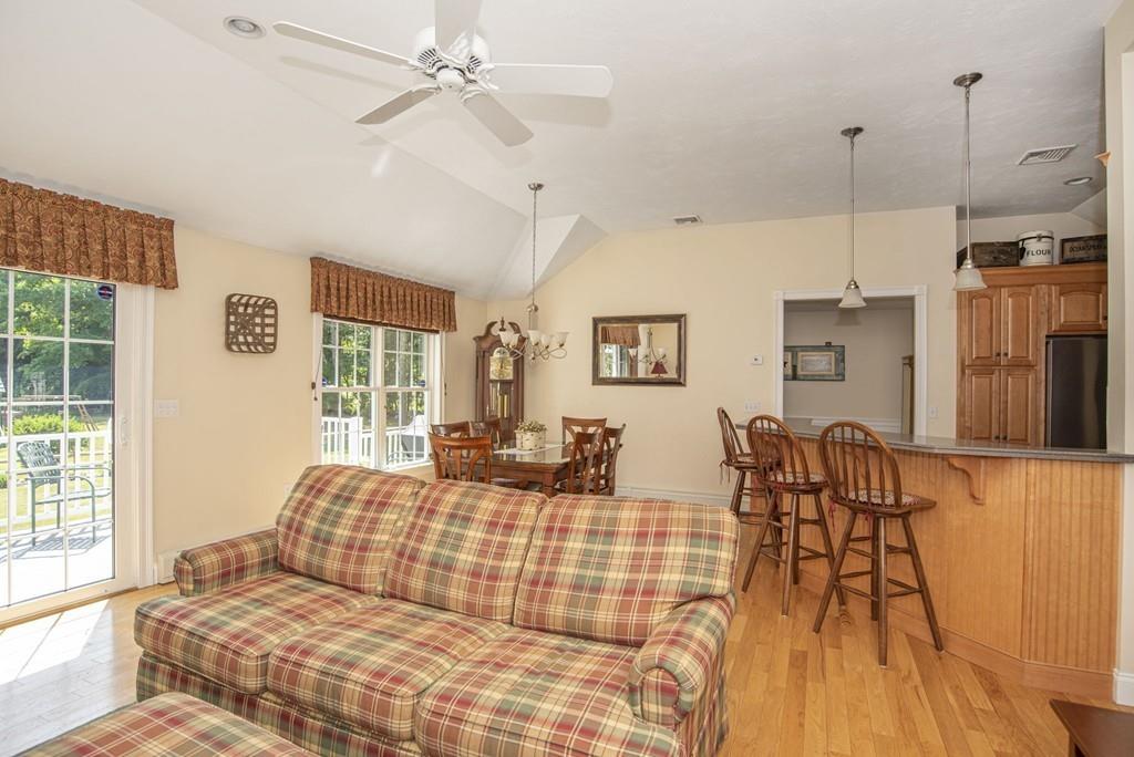 1099 Walnut Plain Road Rochester, MA 02770 - Photo 8 of 40