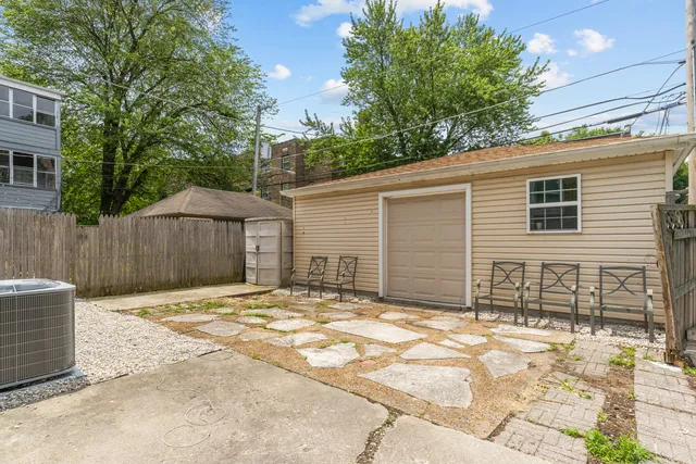 $2,500 | 236 Callan Avenue, Unit 3, Evanston, IL 60202