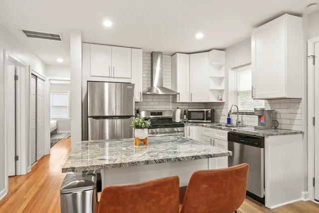 $2,500 | 236 Callan Avenue, Unit 3, Evanston, IL 60202