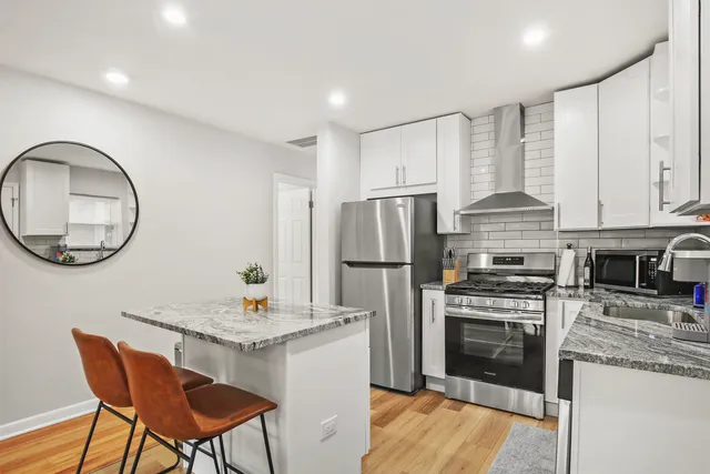 $2,500 | 236 Callan Avenue, Unit 3, Evanston, IL 60202