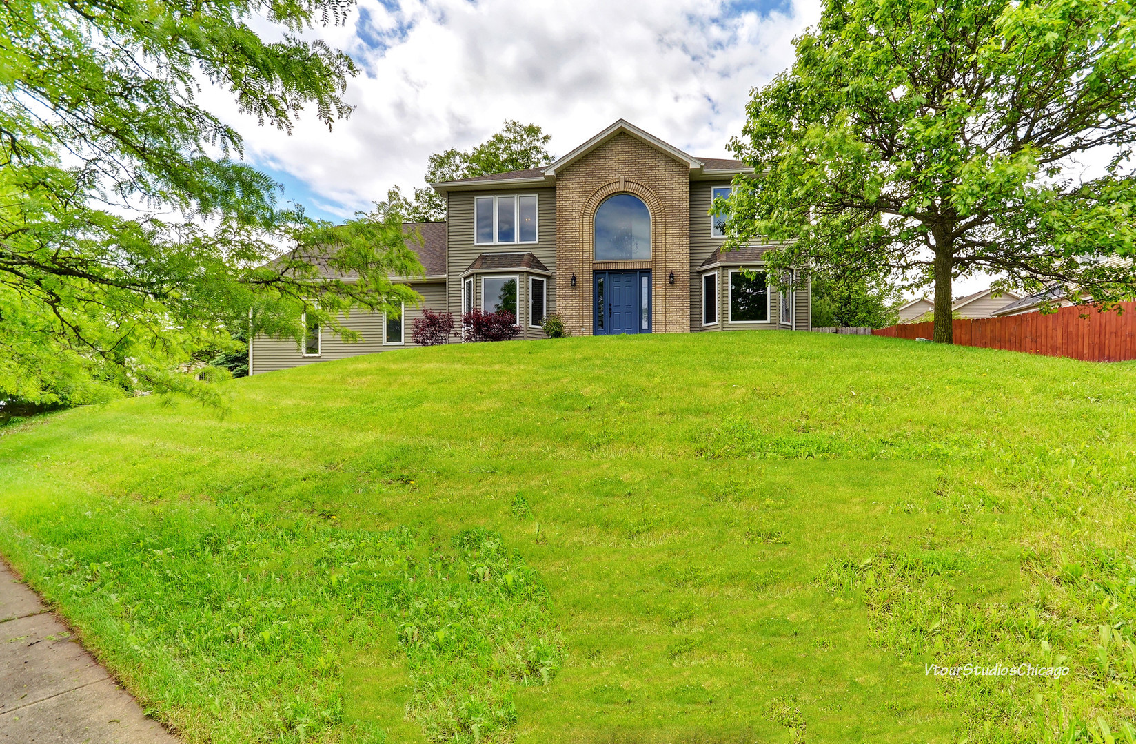 710 Ayers Street Bolingbrook, IL 60440 - Photo 2 of 52