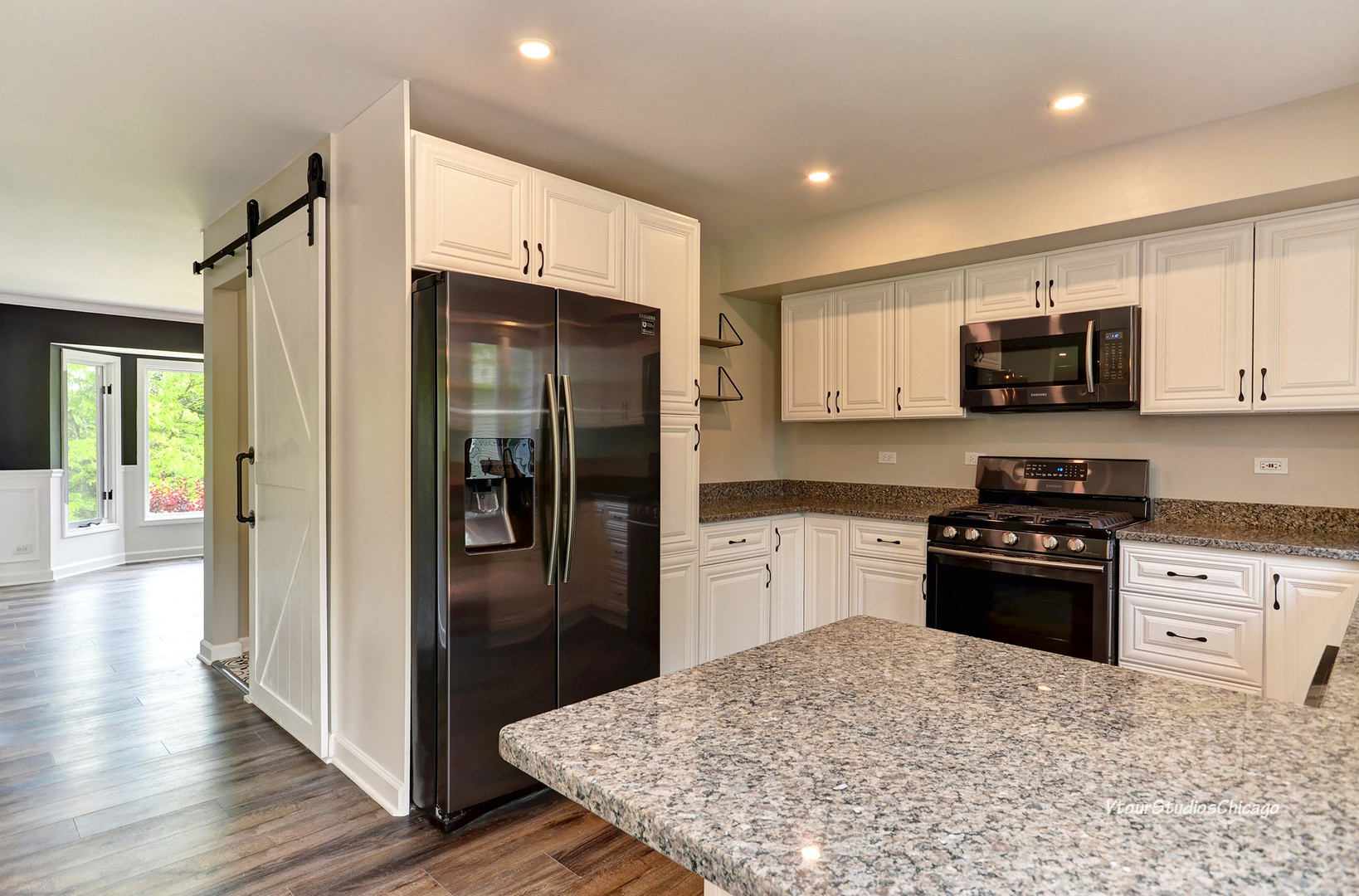 710 Ayers Street Bolingbrook, IL 60440 - Photo 13 of 52