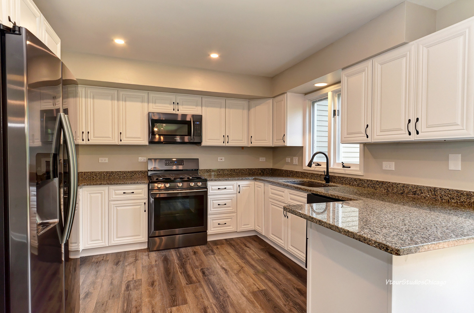 710 Ayers Street Bolingbrook, IL 60440 - Photo 14 of 52