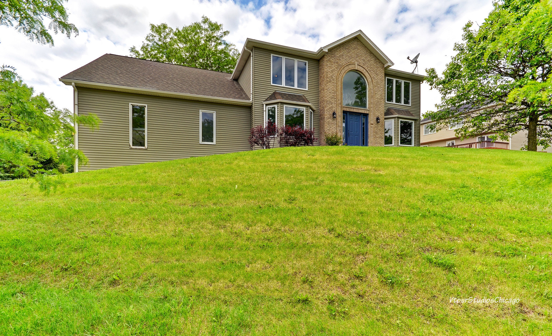 710 Ayers Street Bolingbrook, IL 60440 - Photo 3 of 52