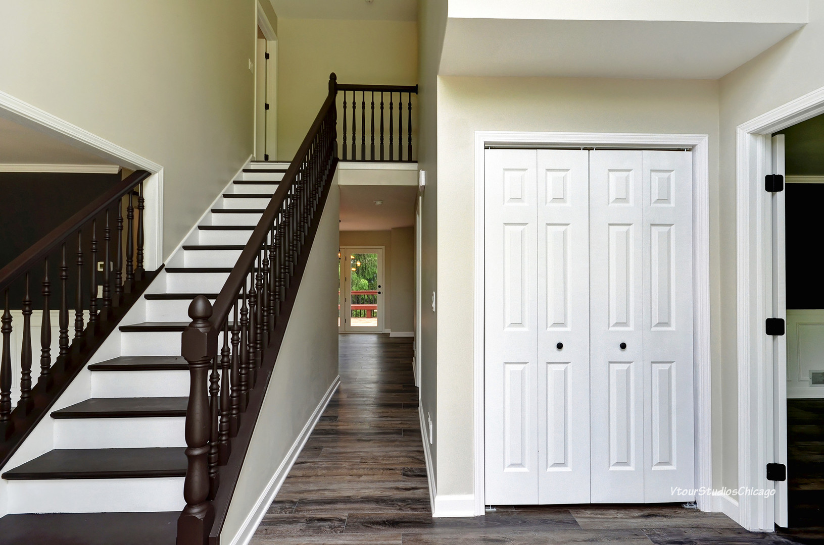 710 Ayers Street Bolingbrook, IL 60440 - Photo 4 of 52