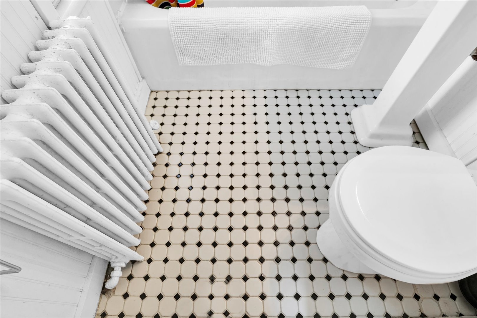 911 Foley Avenue Champaign, IL 61820 - Photo 23 of 33 a bathroom with a sink and a mirror