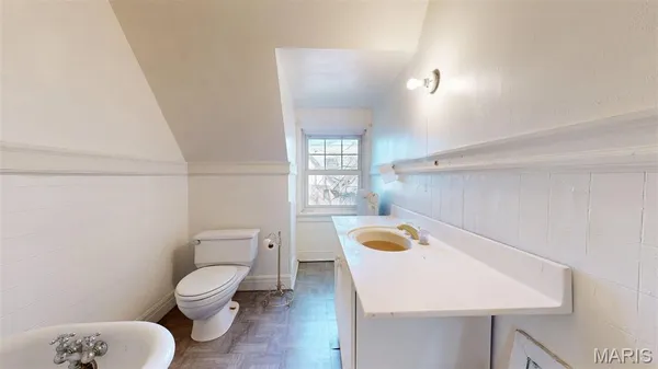 $650,000 | 49 Kingsbury Place, St. Louis, MO 63112