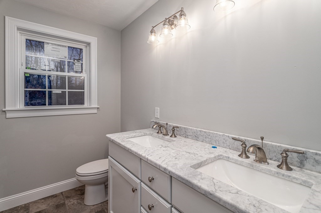 52 Catacunemaug Road Shirley, MA 01464 - Photo 19 of 39