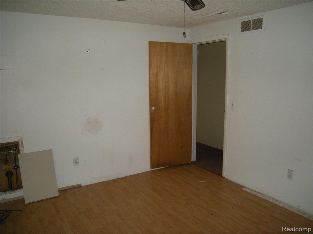 3063 Wanamaker Road Waterford, MI 48328 - Photo 11 of 12 DSCN0465 (2)