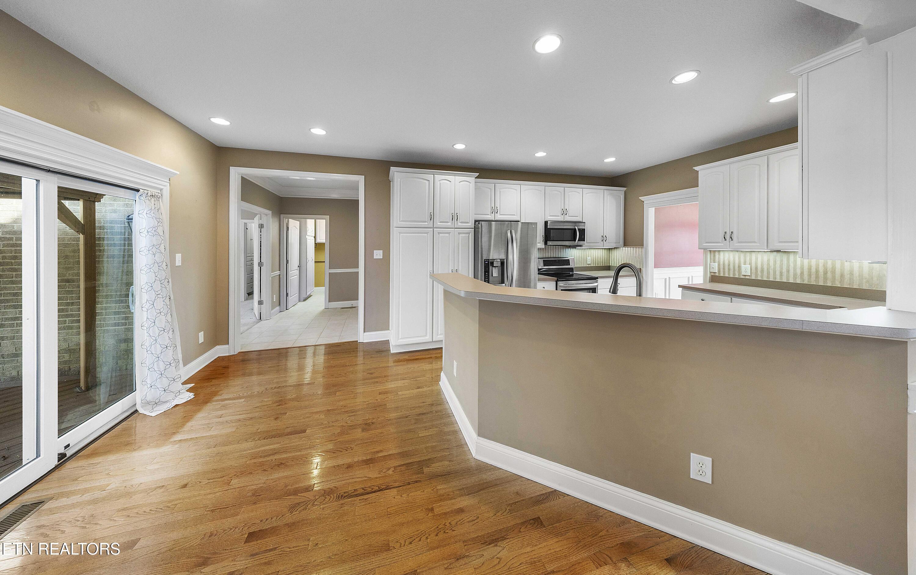 225 Alpine Drive Clinton, TN 37716 - Photo 21 of 41 Eat-in Kitchen