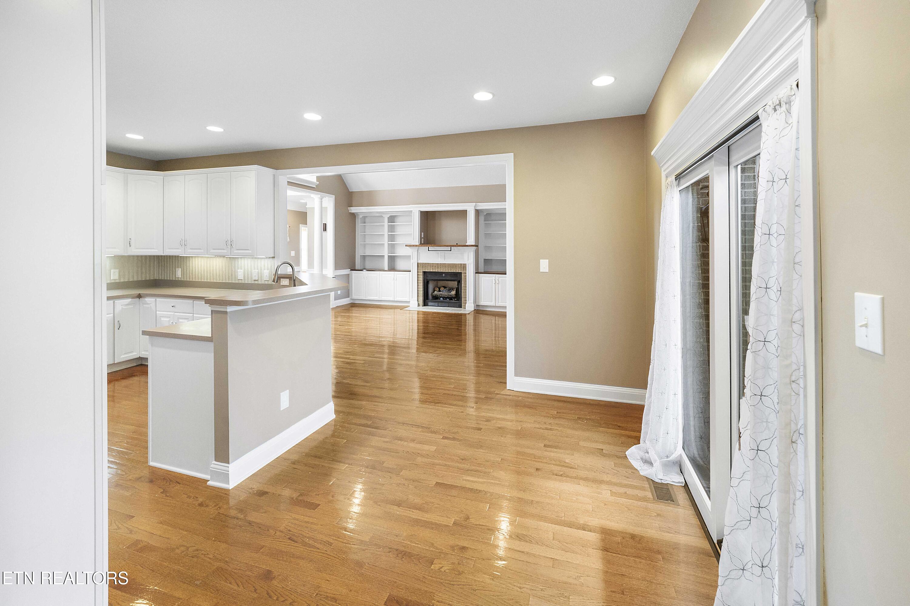 225 Alpine Drive Clinton, TN 37716 - Photo 23 of 41 Eat-in Kitchen