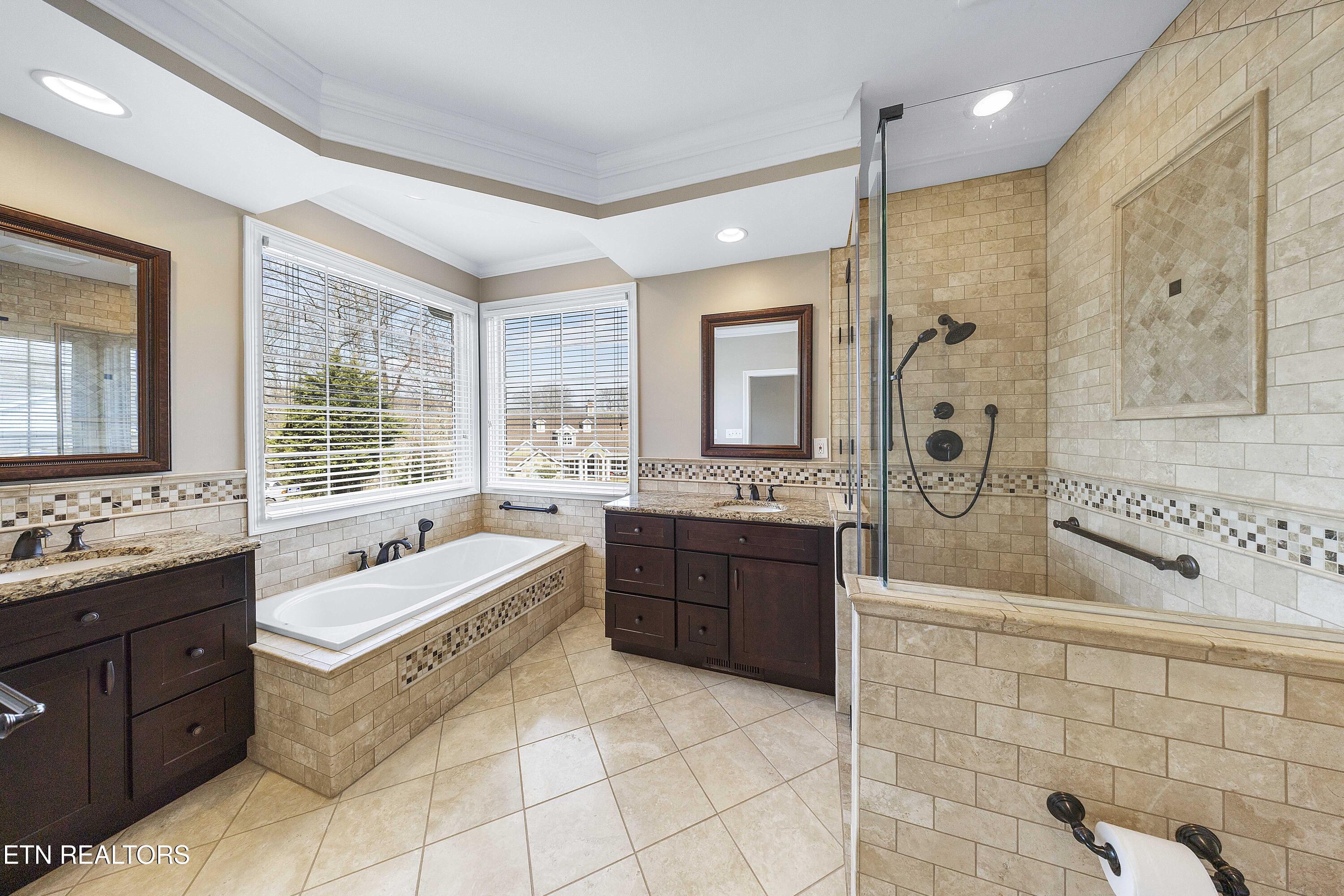 225 Alpine Drive Clinton, TN 37716 - Photo 27 of 41 Primary Bathroom