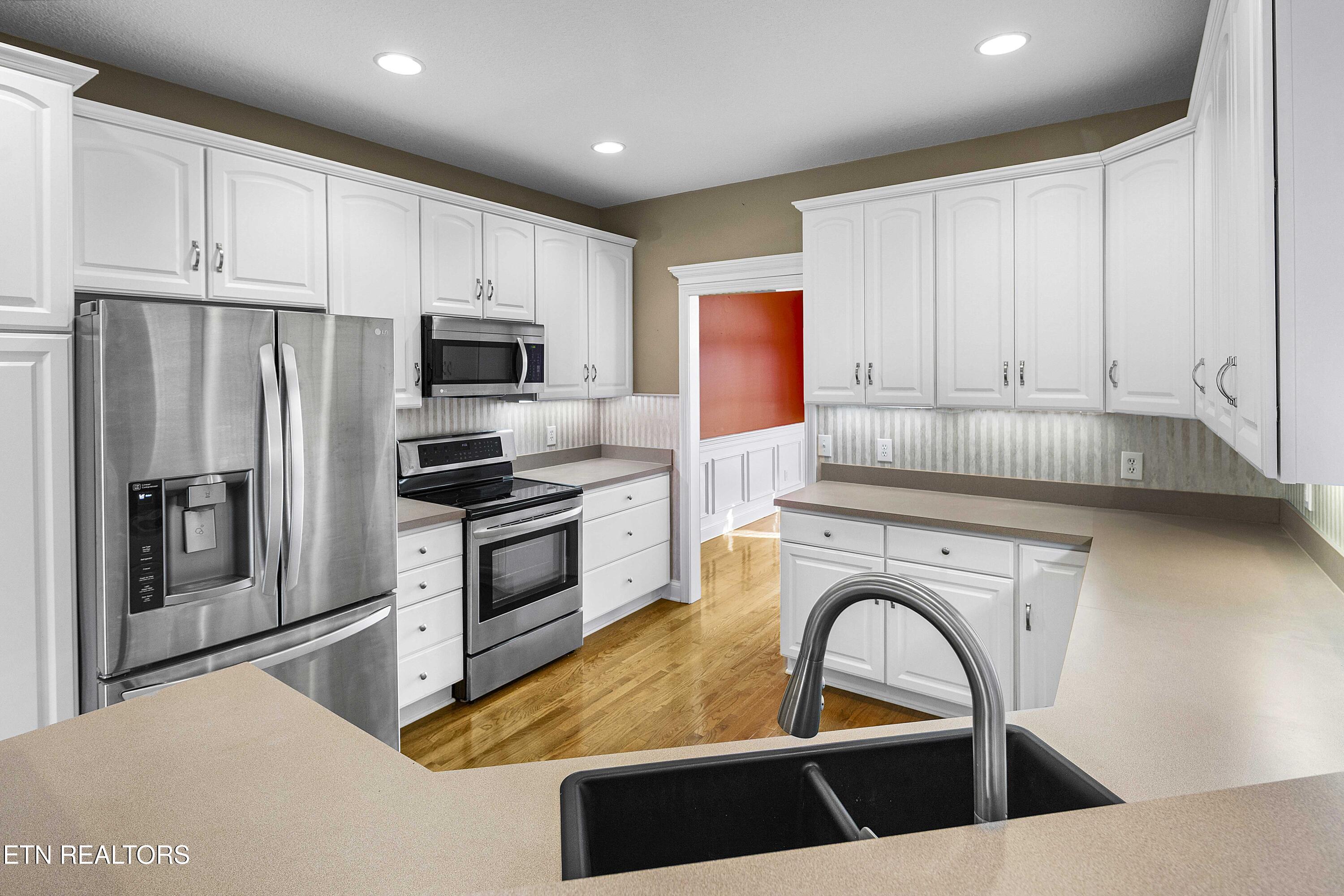 225 Alpine Drive Clinton, TN 37716 - Photo 4 of 41 Kitchen