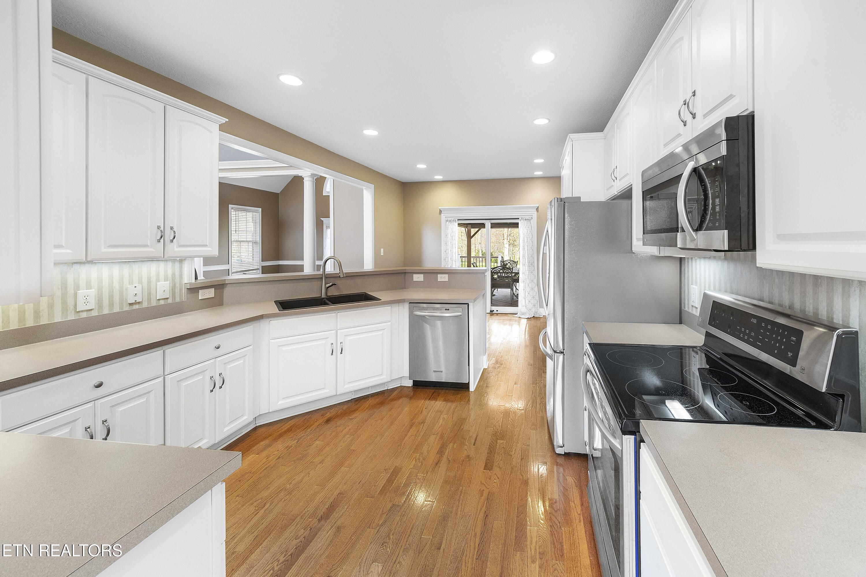 225 Alpine Drive Clinton, TN 37716 - Photo 5 of 41 Kitchen