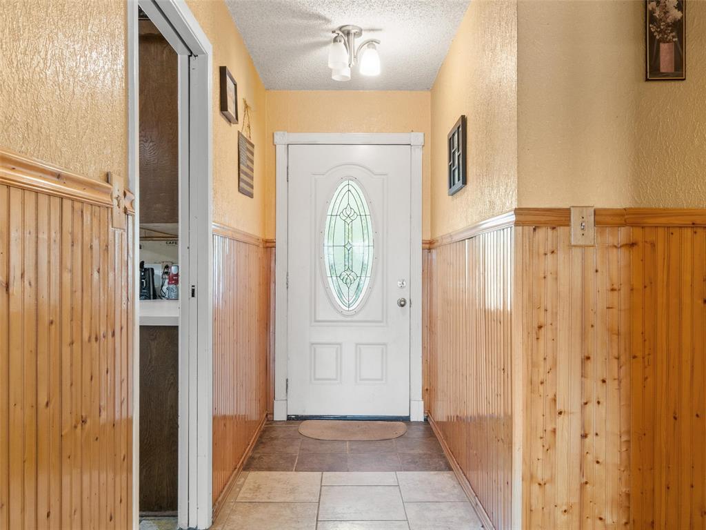 571 County Road Daingerfield, TX 75638 - Photo 16 of 34 a view of an entryway with a hallway