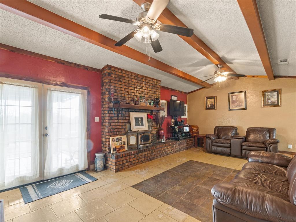 571 County Road Daingerfield, TX 75638 - Photo 18 of 34 a living room with furniture