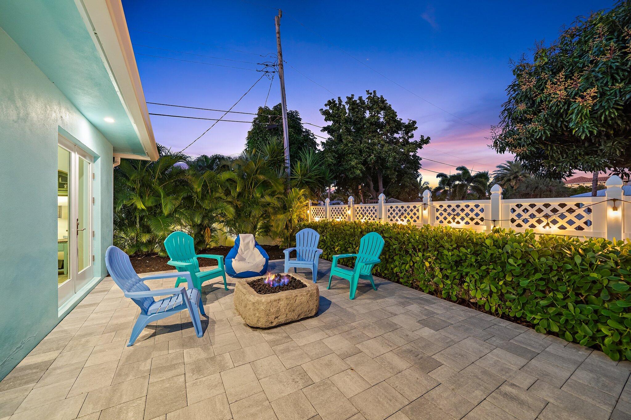 3443 Inlet Court Jupiter, FL 33469 - Photo 12 of 59 a backyard of a house with table and chairs