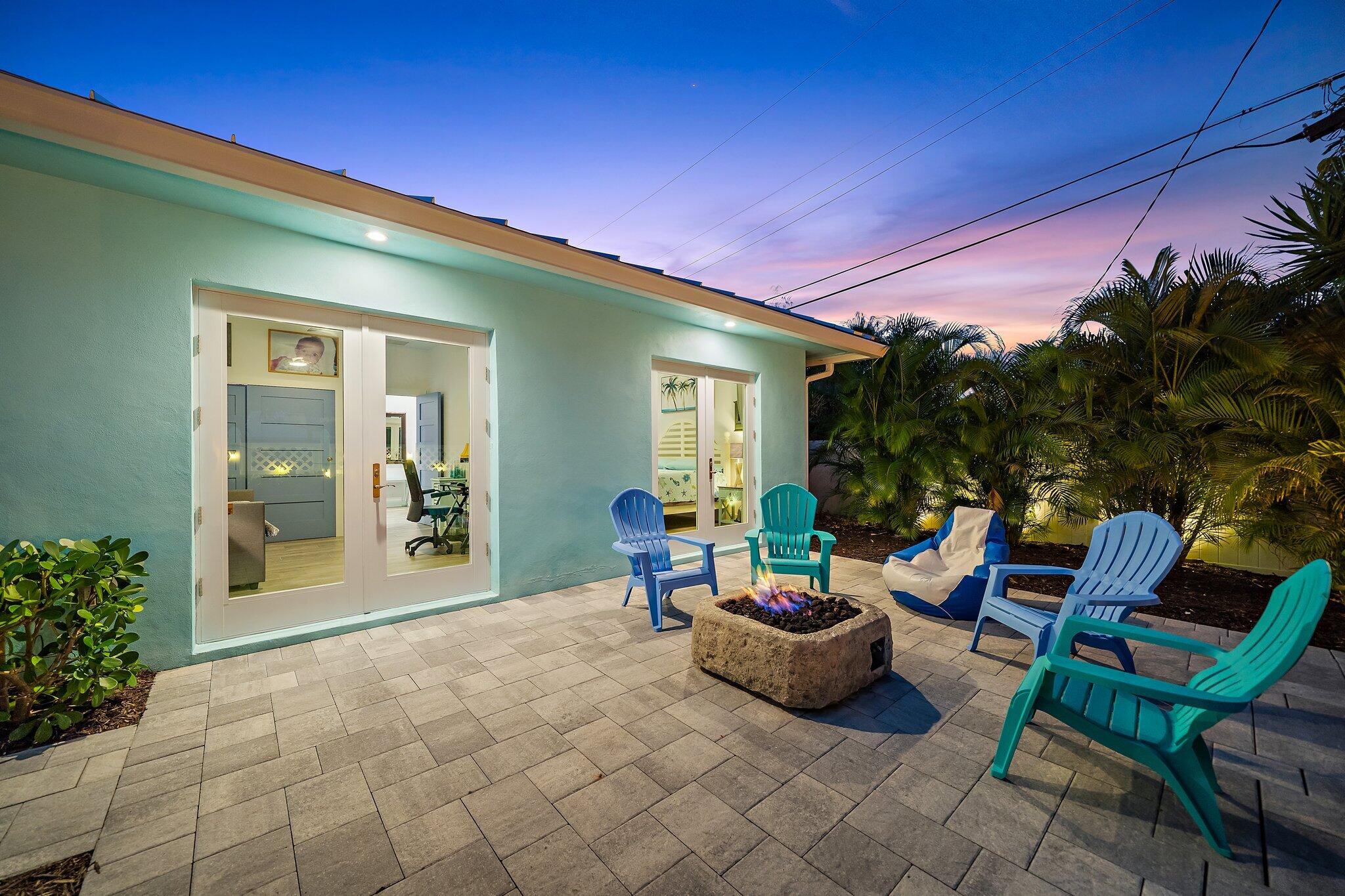 3443 Inlet Court Jupiter, FL 33469 - Photo 13 of 59 3443 Inlet Ct Twilight firepit 2