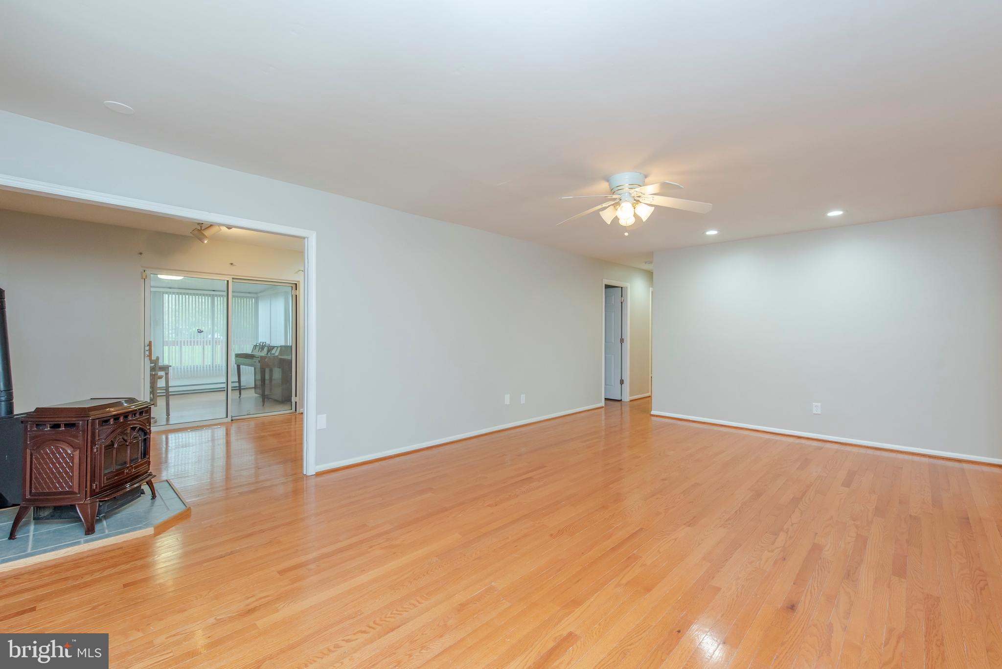 4015 Starbrook Road Randallstown, MD 21133 - Photo 3 of 38 Living Room