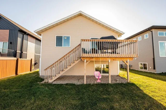 $299,900 | 6036 Kodiak Lane, Horace, ND 58047