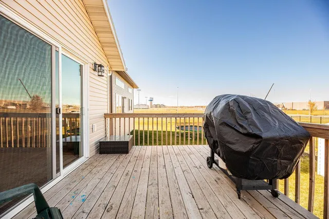 $299,900 | 6036 Kodiak Lane, Horace, ND 58047