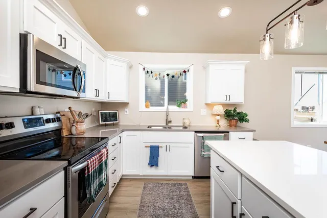 $299,900 | 6036 Kodiak Lane, Horace, ND 58047