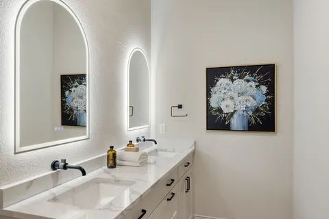 $1,899,000 | 999 Enchanted Oaks Drive, Driftwood, TX 78619