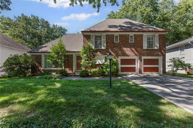 $369,000 | 9708 West 96th Terrace, Overland Park, KS 66212