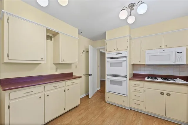 $369,000 | 9708 West 96th Terrace, Overland Park, KS 66212