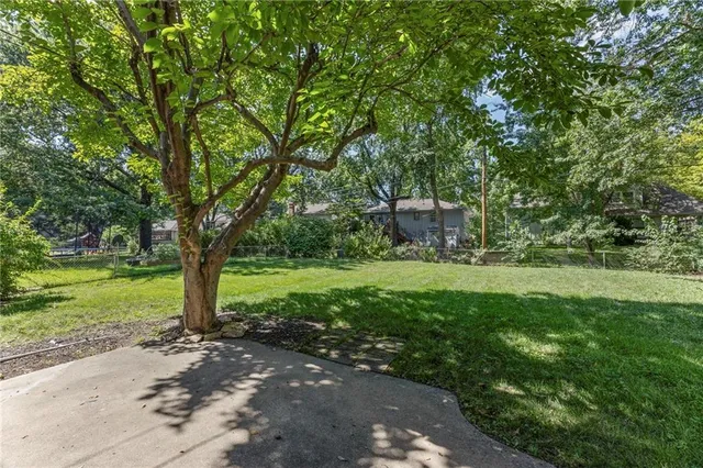 $369,000 | 9708 West 96th Terrace, Overland Park, KS 66212