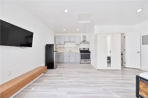 $1,920 | 19140 Hartland Street, Reseda, CA 91335