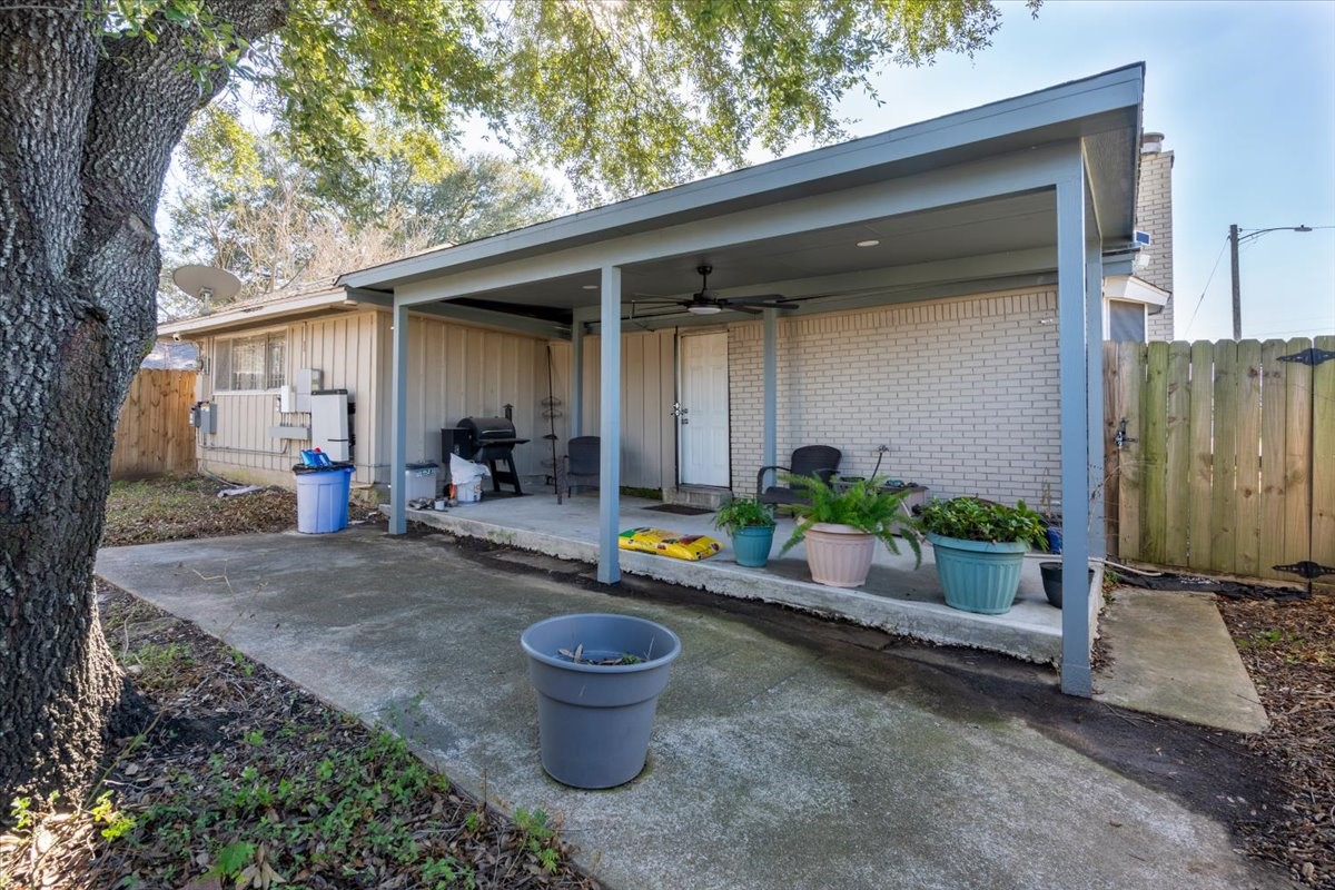 10601 Buffum Street Houston, TX 77051 - Photo 44 of 50 a backyard of a house with seating space